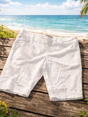 Plus Size Contrast Plus White Shorts - Size 20P